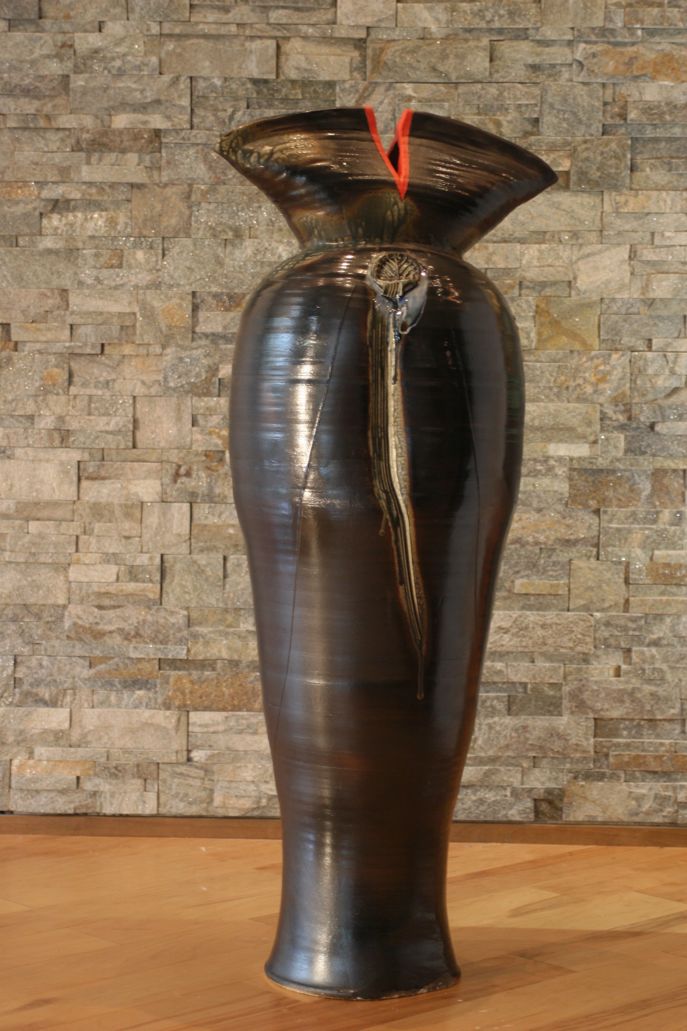 Black Split Top Vessel